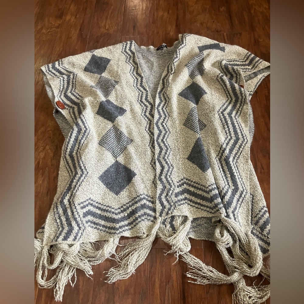 Women’s gray Shaw very cute